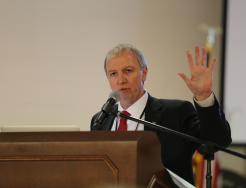 Supt. Dr. Jerry Thacker addresses P-H-M faculty and staff