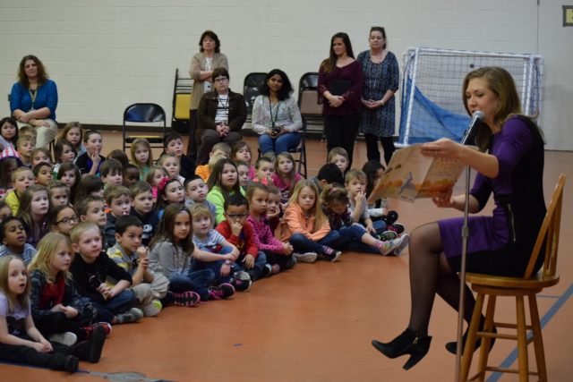 WSBT's Suzanne Spencer reads to Bittersweet students